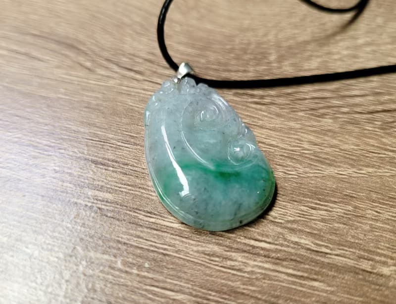 【親翠】天然翡翠 一抹辣色潤潤如意頭吊墜 畢業禮物