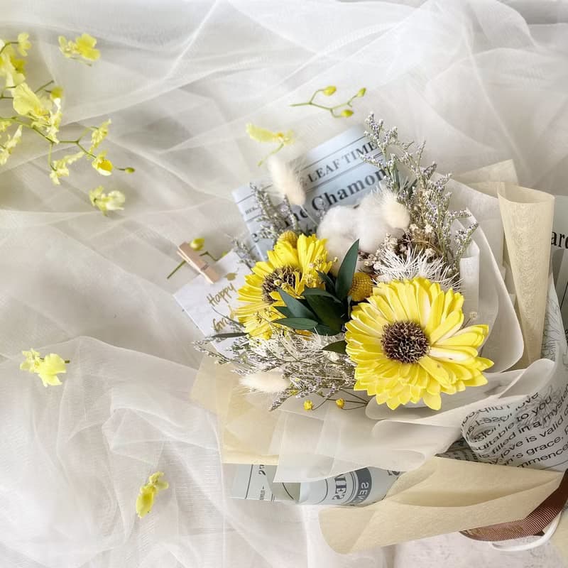 畢業花束 向陽奶油黃擴香向日葵花束 畢業禮物 生日 畢業季 熱門