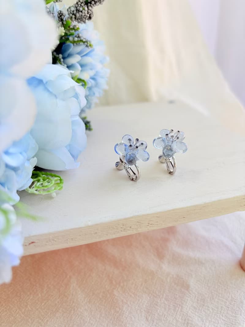 フラワーイヤリング　お花　ネモフィラ　ブルー　ピアス