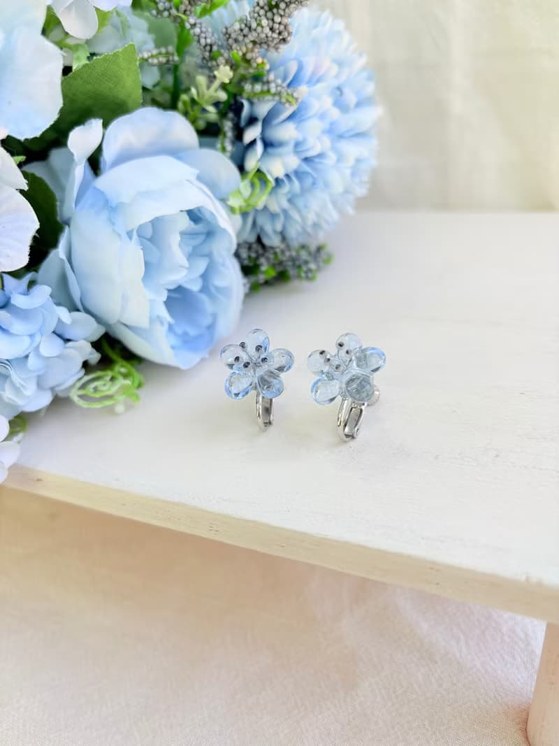 フラワーイヤリング　お花　ネモフィラ　ブルー　ピアス
