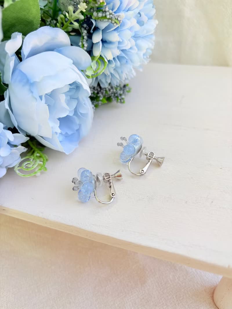 フラワーイヤリング　お花　ネモフィラ　ブルー　ピアス