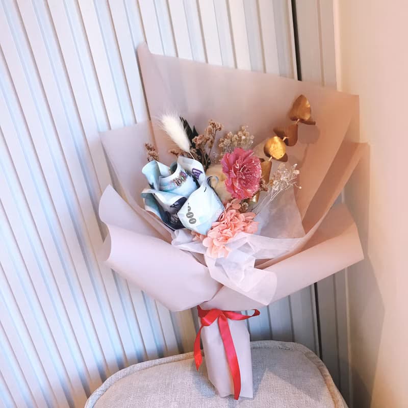 母親節有錢花束。母親節花束。花束。康乃馨。母親節花禮