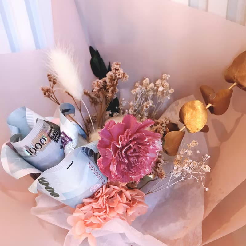 母親節有錢花束。母親節花束。花束。康乃馨。母親節花禮