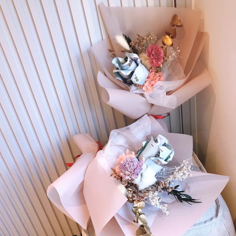 母親節有錢花束。母親節花束。花束。康乃馨。母親節花禮