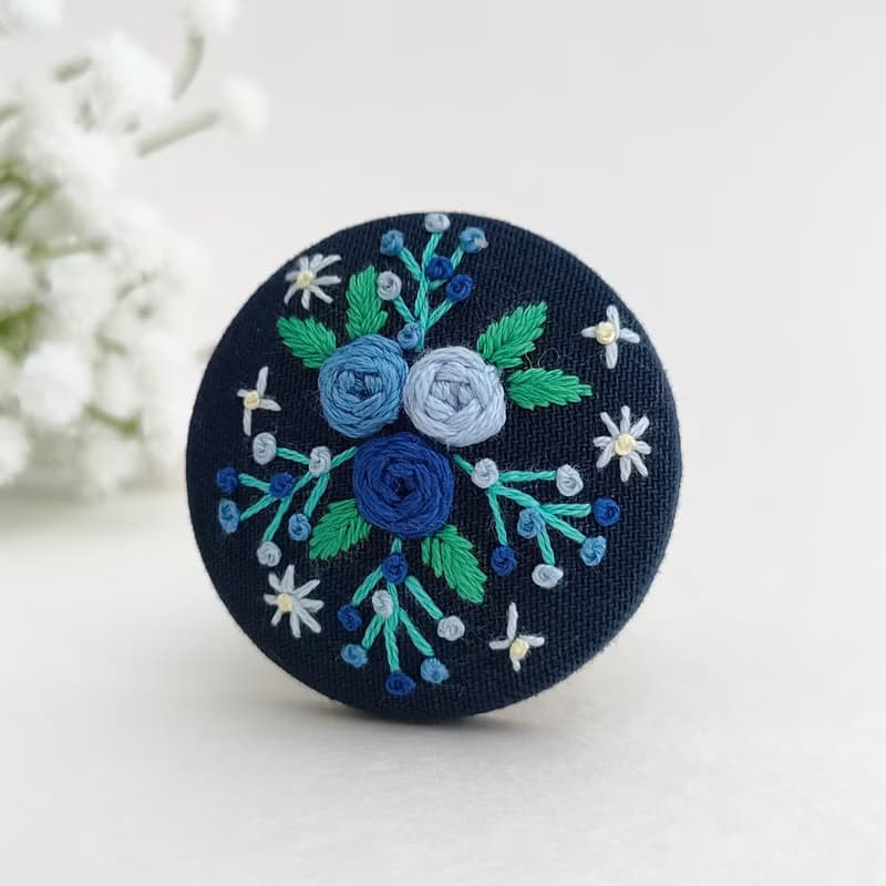 ブルーローズのブーケ刺繍ブローチorヘアゴム