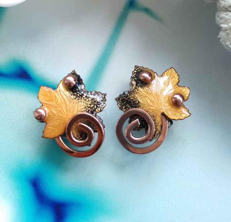 Vintage Jewelry 西洋古董飾品 MATISSE 粉橘捲葉 夾式耳環