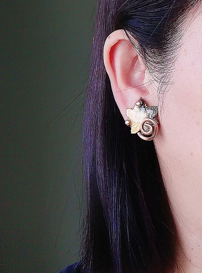 Vintage Jewelry 西洋古董飾品 MATISSE 粉橘捲葉 夾式耳環