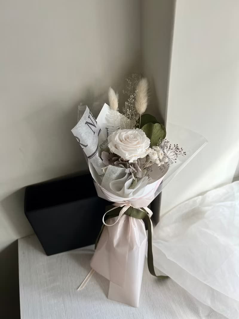 單朵永生白玫瑰花束