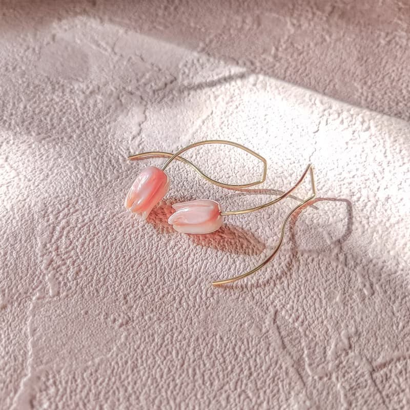 14kgf 粉色鬱金香溫柔曲線耳環 / 耳夾