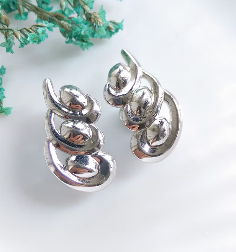 Vintage Jewelry 西洋古董飾品 MONET 銀色調 對稱 夾式耳環