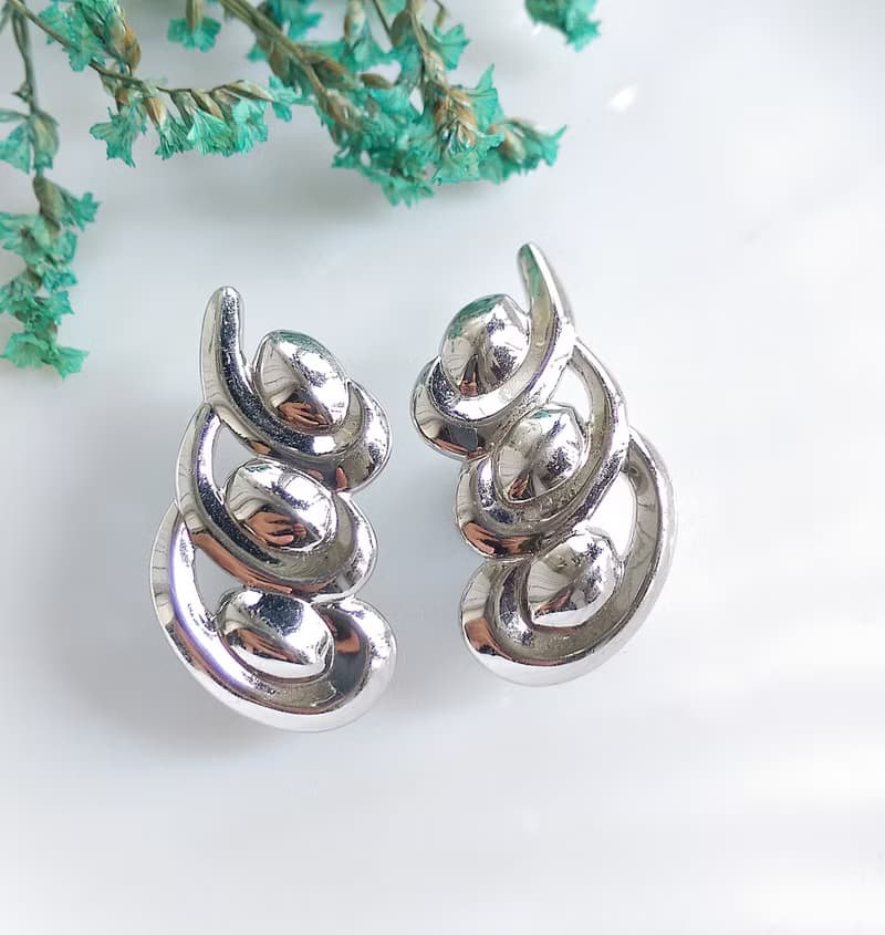 Vintage Jewelry 西洋古董飾品 MONET 銀色調 對稱 夾式耳環