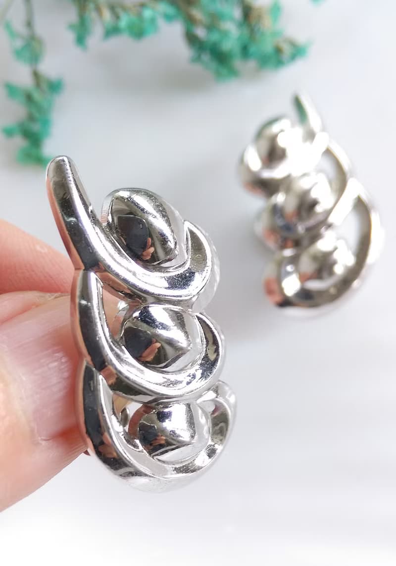 Vintage Jewelry 西洋古董飾品 MONET 銀色調 對稱 夾式耳環