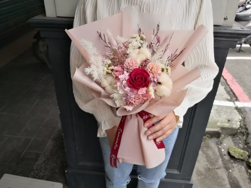 情人節 韓式 永生玫瑰花束 平價 送禮 告白 永生白粉玫瑰 求婚花