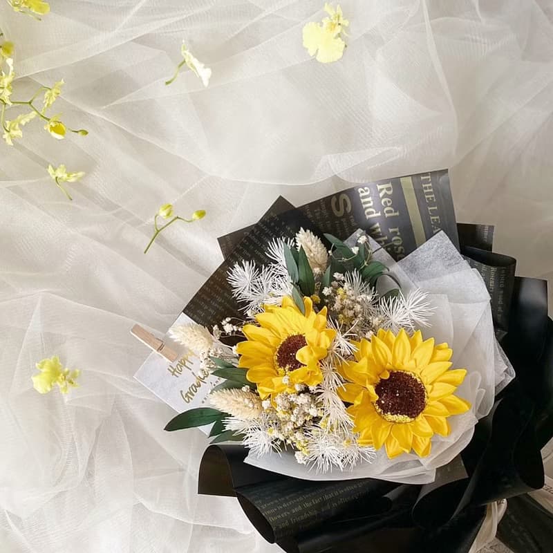 畢業花束 熱門款 淡香向日葵花束 經典亮眼黃 畢業季 生日 畢業禮