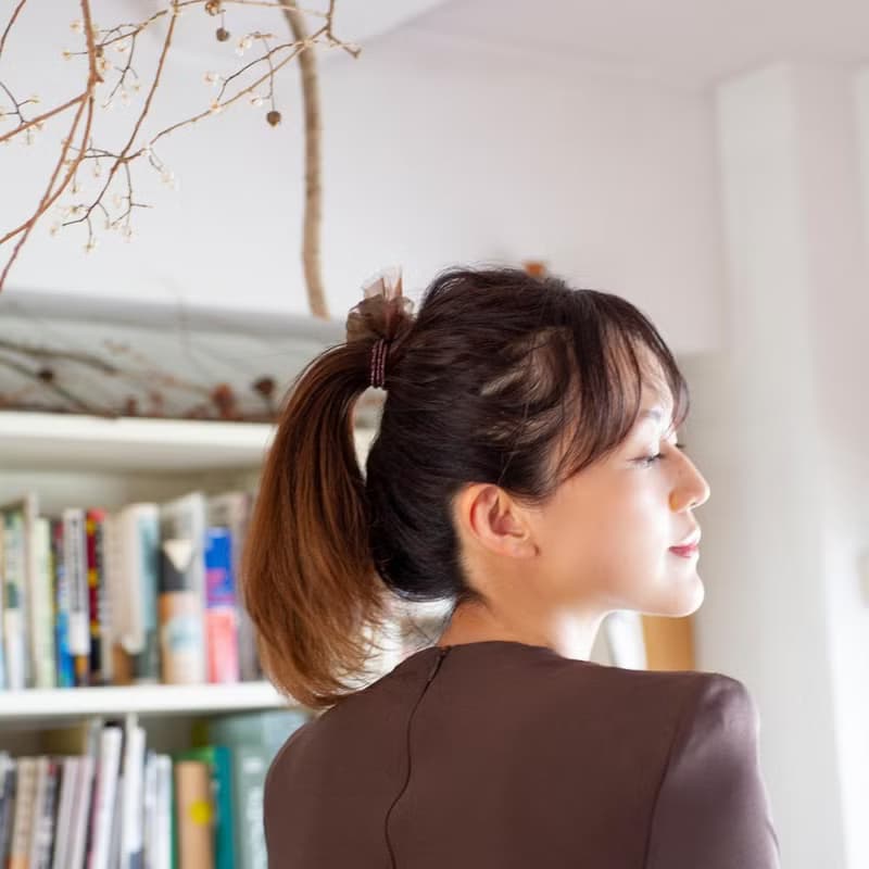 彩る咲き編みヘアゴム | チョコ