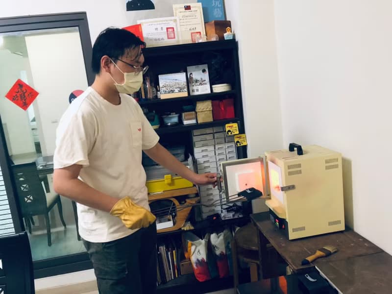 【體驗】琺瑯手作│噴釉琺瑯+皮革複合媒材手環 │文化幣│台南旅遊