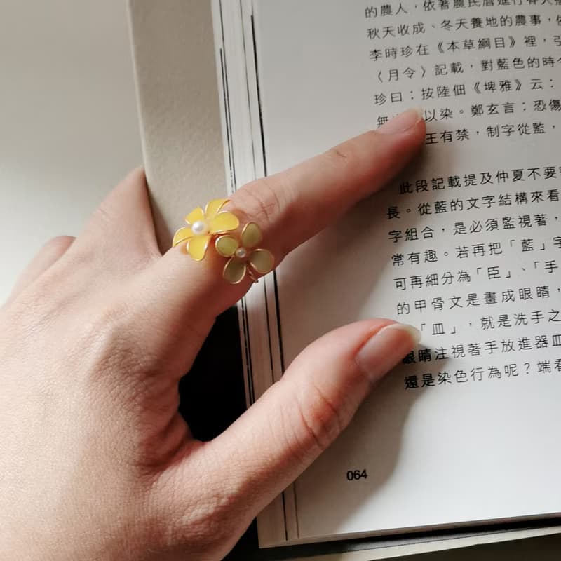 【Veverka】雙花戒指-戒指 生日禮物 花戒指 樹脂花 霧面滴膠