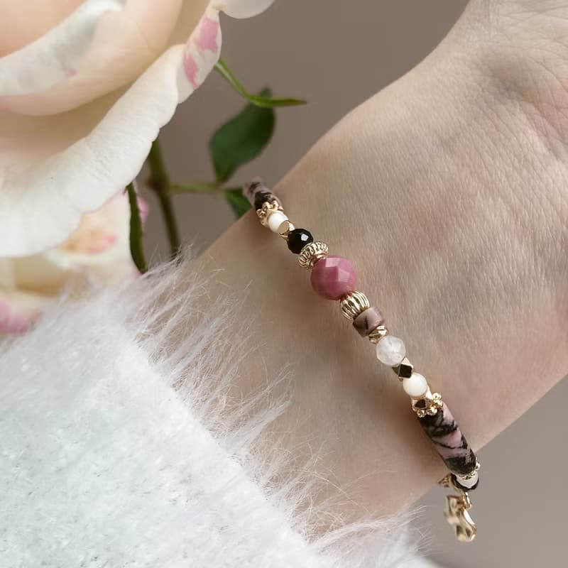 【二月・玫瑰】玫瑰的名字 | 玫瑰石手鍊 彈性鍊