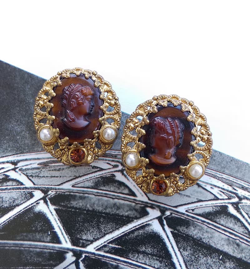 Vintage Jewelry 西洋古董飾品 西德製 優雅 CAMEO 典雅 夾式耳環