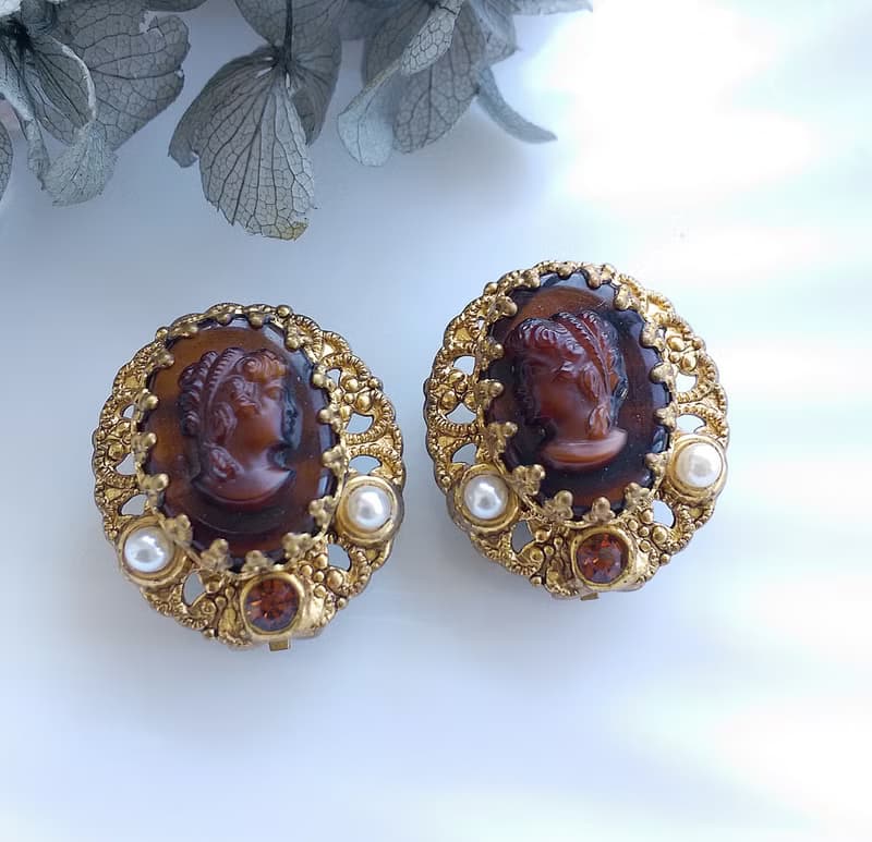Vintage Jewelry 西洋古董飾品 西德製 優雅 CAMEO 典雅 夾式耳環