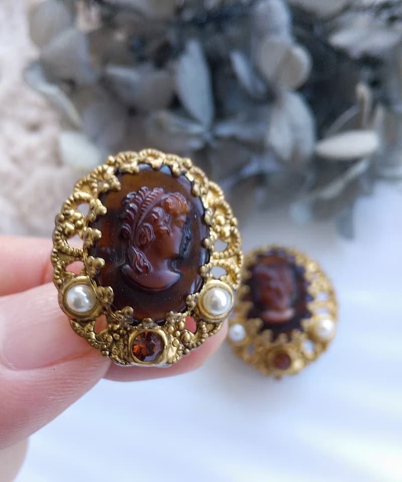 Vintage Jewelry 西洋古董飾品 西德製 優雅 CAMEO 典雅 夾式耳環