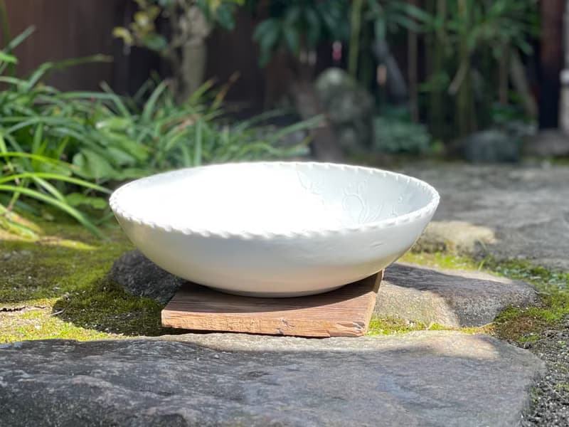 難あり 大鉢 白磁 内笹唐草