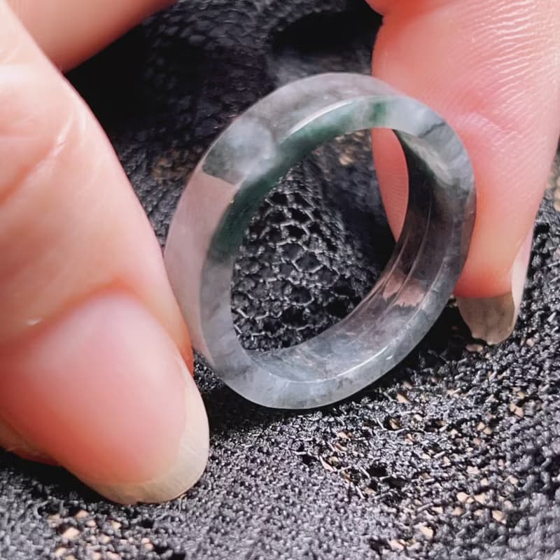 【求‧緣】冰烏雞翡翠戒指戒圈 | 國際16圍 | 天然緬甸玉翡翠A貨