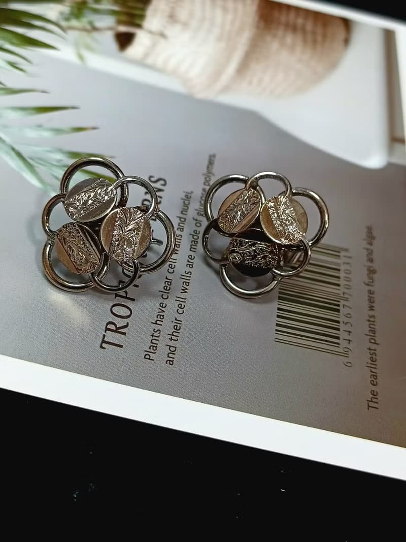 vintage jewelry  Sarah Cov 古董金屬花卉夾式耳環