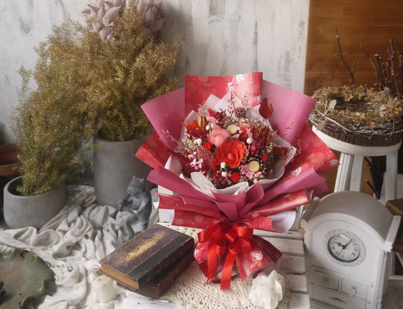燕脂.溫馨紅色系.乾燥花.索拉花.永生花.情人節.畢業花束