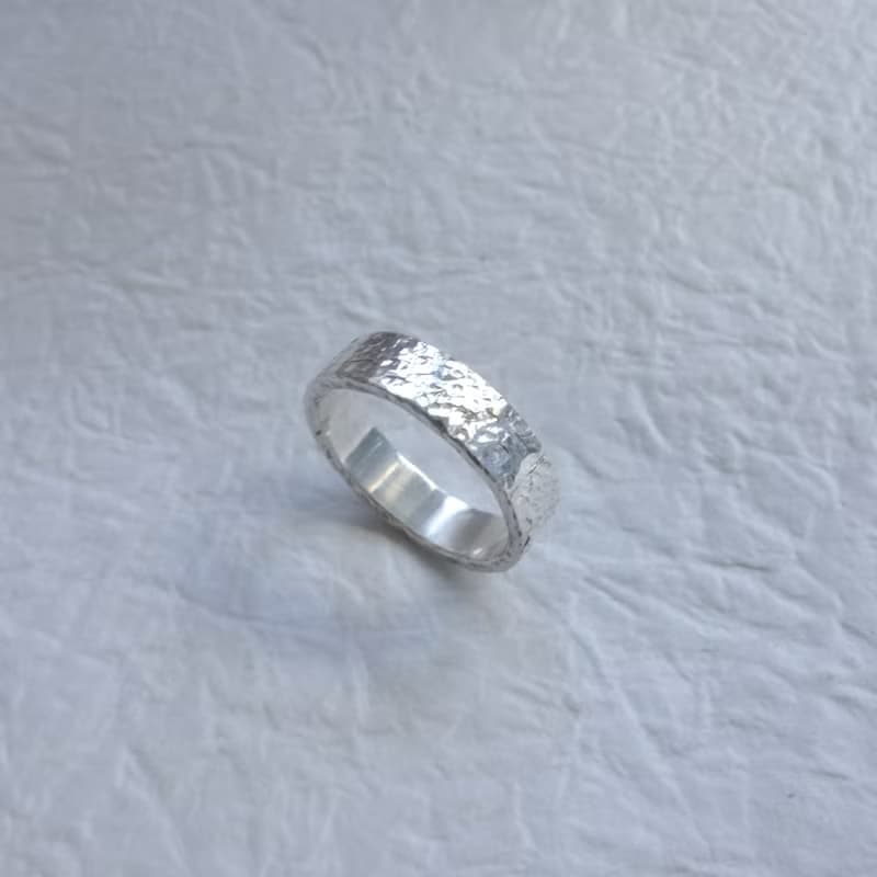 璀璨 純銀鍛敲戒指 - 中性款(寬4.5mm) - 可免費修改戒圍一次