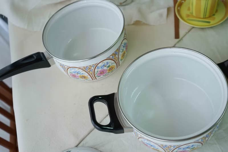 日本雜貨-昭和時代全新品白色馬賽克風格花朵珐瑯硬質兩手鍋2.2L