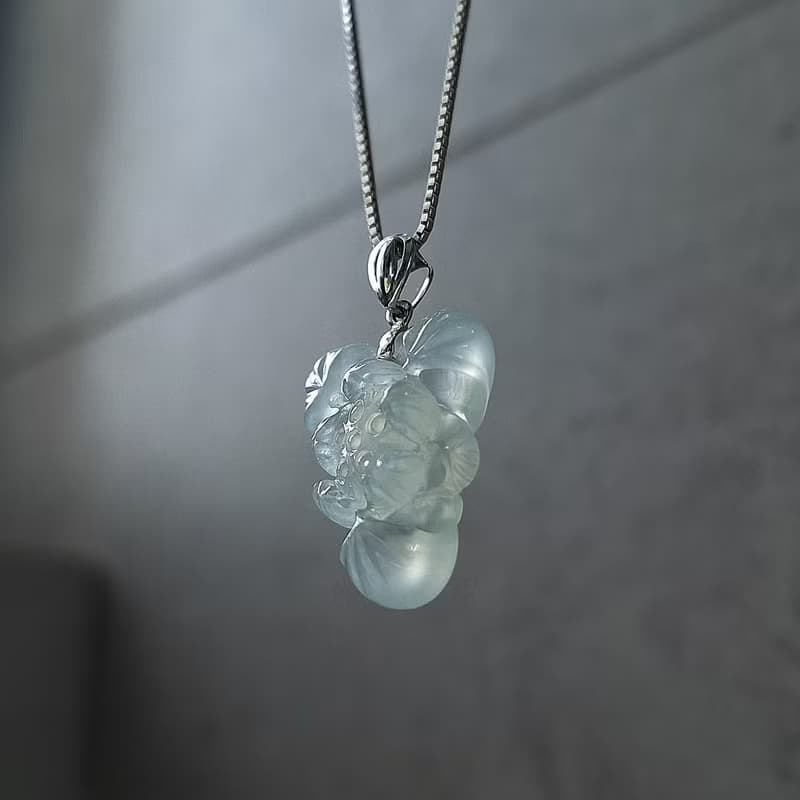 翡翠荷花白冰小吊墜 | 天然緬甸翡翠玉器 | 通體18K金鑲嵌