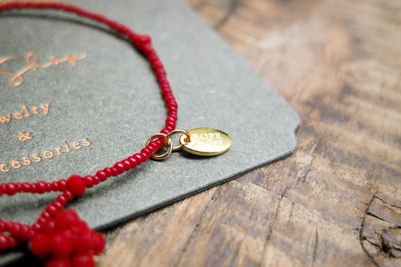 ROPEshop之【莓果戀】珊瑚紅水晶玻璃串珠手鍊。