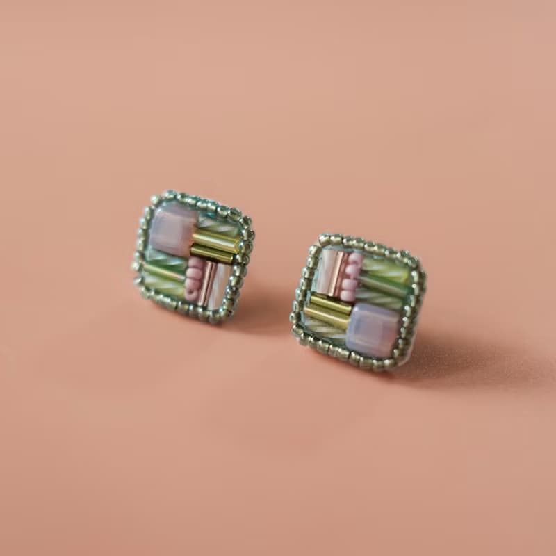 粉綠刺繡小方塊耳環 耳針耳夾 抗敏鋼針