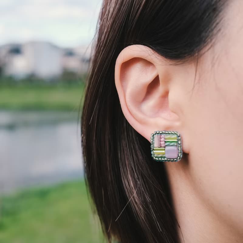 粉綠刺繡小方塊耳環 耳針耳夾 抗敏鋼針
