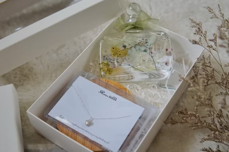 【 浮游花&飾品聯名禮盒 - 優雅香水瓶 】簡約 純銀項鍊 小夜燈