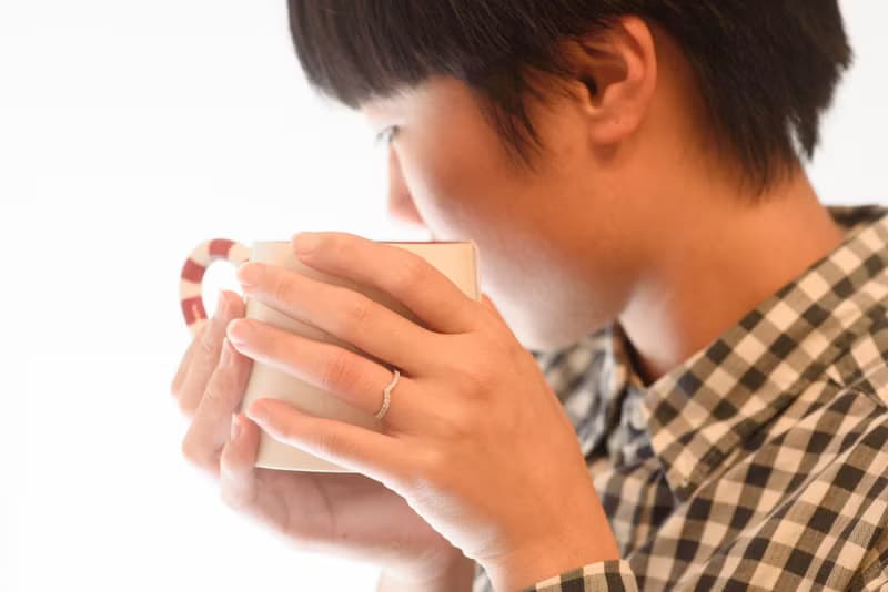 【熱賣款】經典V型鑽石線戒 • 純銀厚鍍18K金 • 日常婚戒