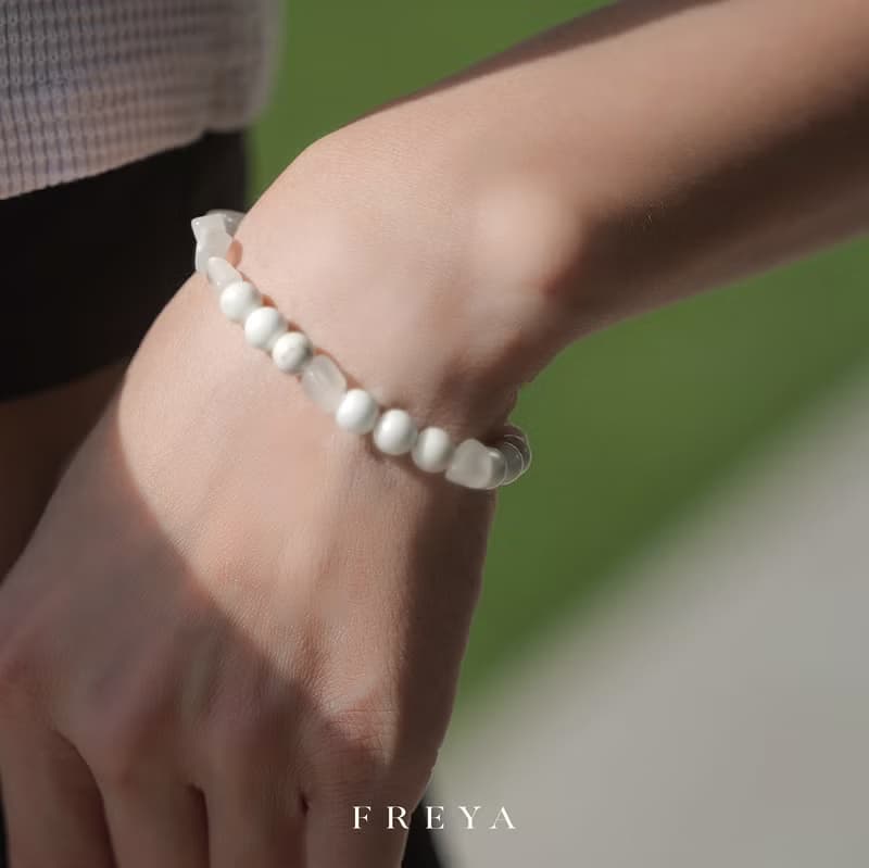 FREYA 白松石手鍊-月光石 能量水晶寶石 平靜情緒 正能量心靈平衡