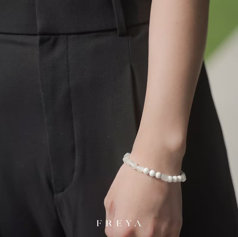 FREYA 白松石手鍊-月光石 能量水晶寶石 平靜情緒 正能量心靈平衡
