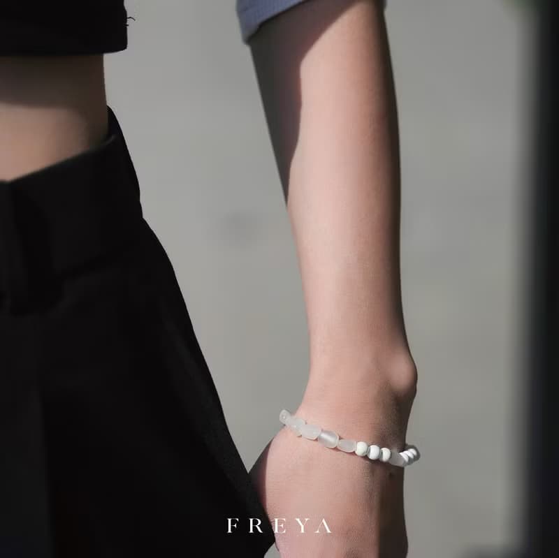 FREYA 白松石手鍊-月光石 能量水晶寶石 平靜情緒 正能量心靈平衡