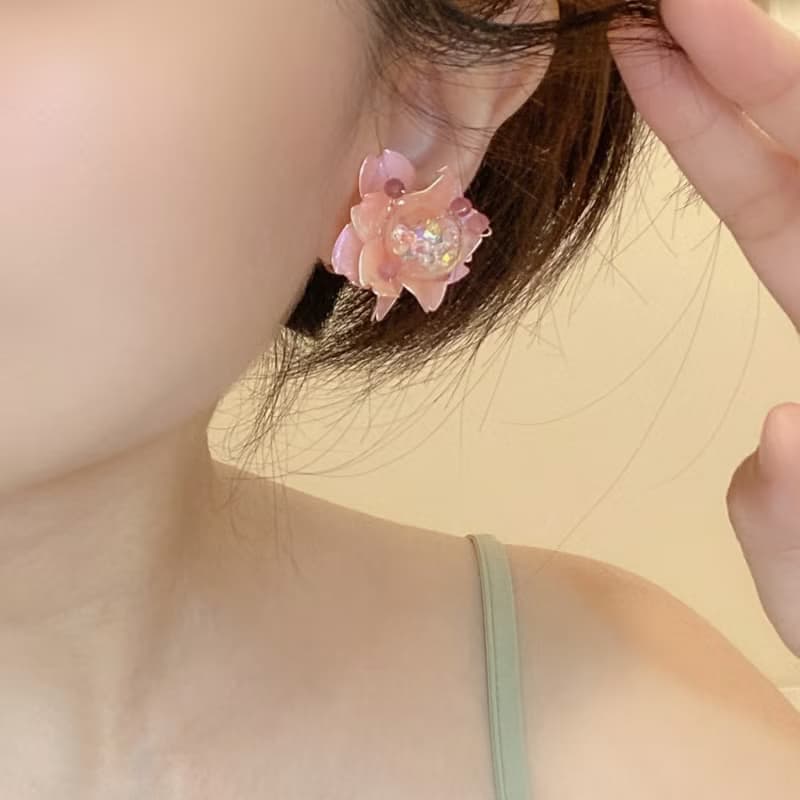 彩鑽水晶球 雙色櫻花貼耳耳環 不對稱撞色療癒系耳環 耳夾/耳針