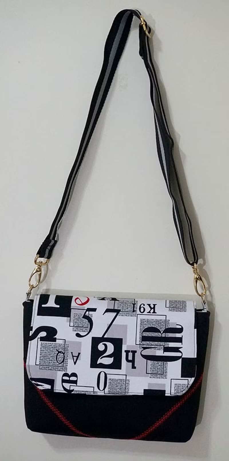 美國尖峰時刻圖案側肩包斜肩包