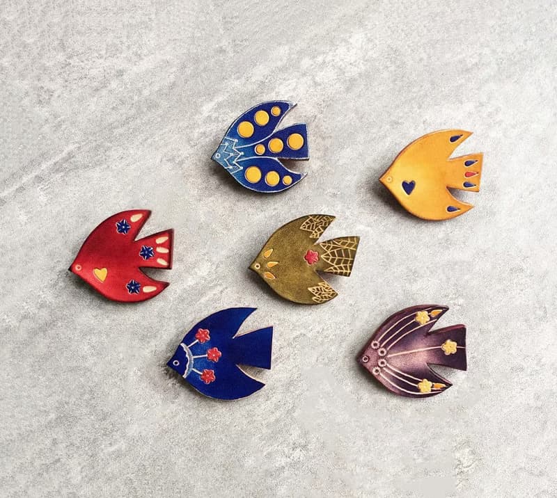 植鞣革鏤空拼色 幸運小鳥2 皮革胸針 / 別針 lucky bird brooch