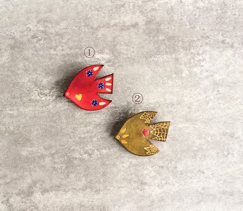 植鞣革鏤空拼色 幸運小鳥2 皮革胸針 / 別針 lucky bird brooch