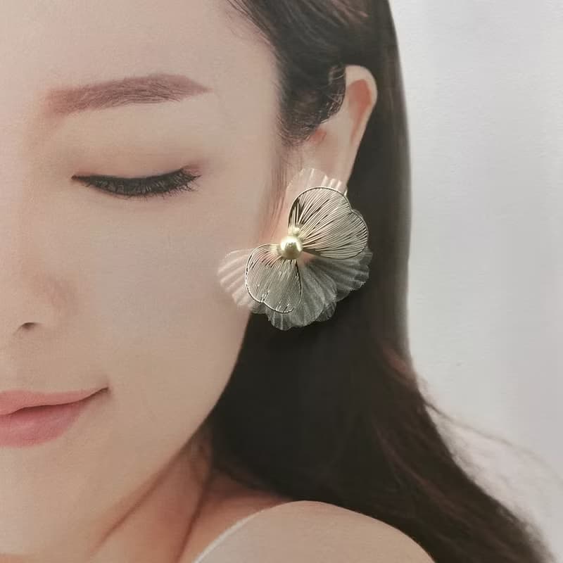 Ethereal 飄渺的簡約大氣特殊銀片貼耳耳環