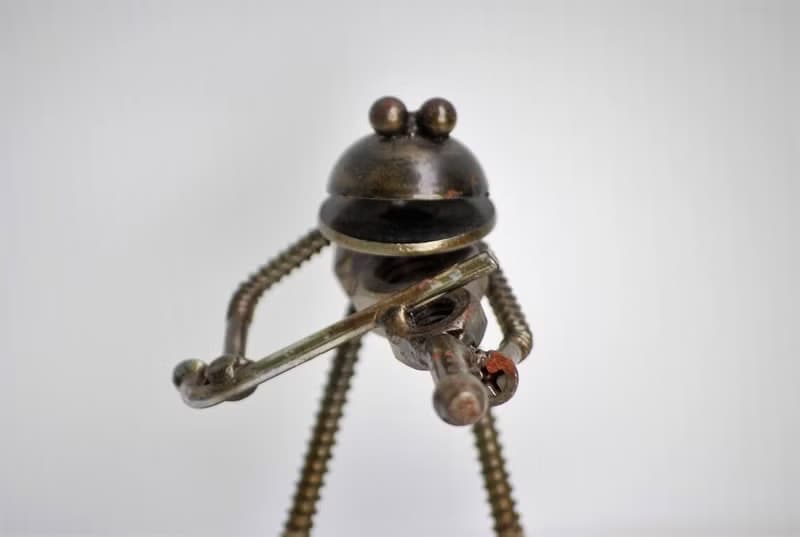 Frog Play Violin Scrap Metal Sculpture, Gift For Anniversary, Welding Sculpture