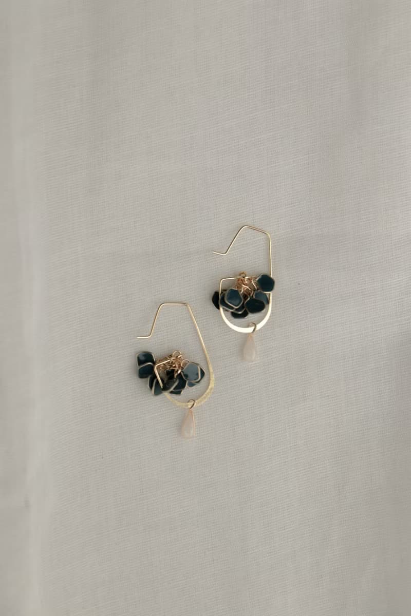 小G咬花耳環/耳夾 耳夾耳環 可愛飾品 飾品推薦 樹脂 約會飾品