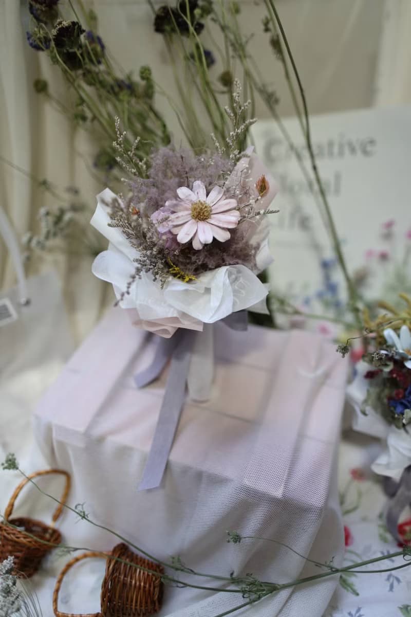 聖誕禮盒-不凋花乾燥花-春夏白色世界韓系風迷你包裝花束