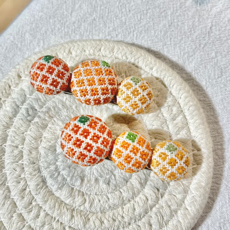 柑仔 橘子小巾繡髮夾 | 刺繡髮飾 鴨嘴夾