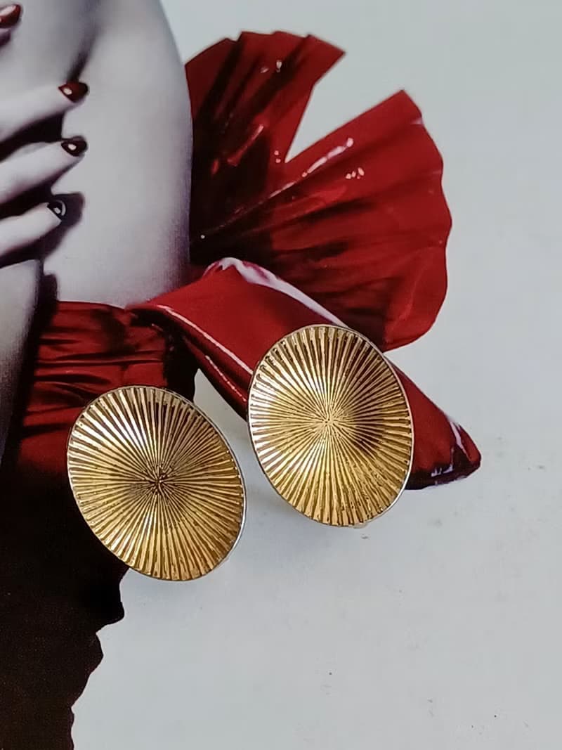 vintage jewelry  古董金色內凹放射線夾式耳環
